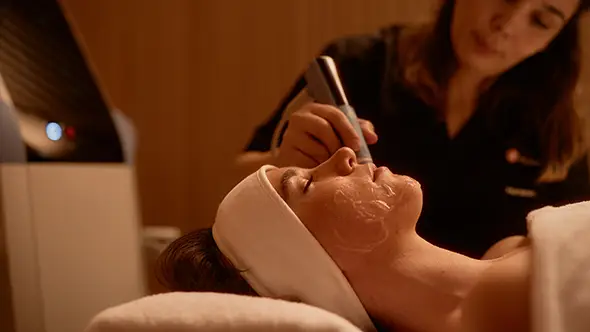 Аппаратная процедура для лица.