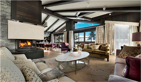 Иллюстрация: Камин в гостиной шале, создающий неформальную атмосферу для тимбилдинга и доверительного общения.