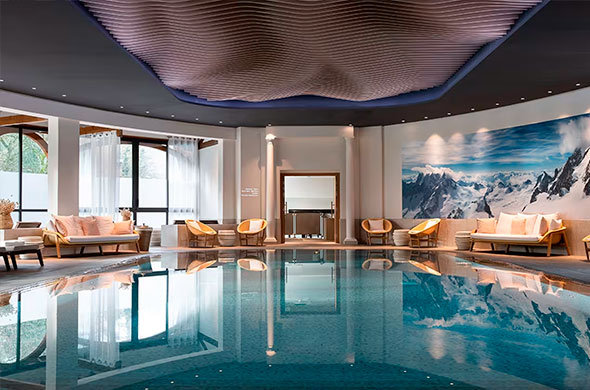 Открытый Hydro-Circuit (бассейн 33&deg;C) или Snow Room в evian&reg;Spa. Релаксация и восстановление в &Eacute;vian Resort зимой 2025.