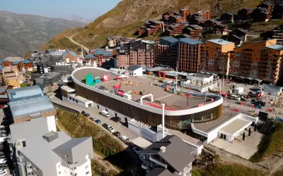 Le Board sports centre and Val Thorens resort in summer from above