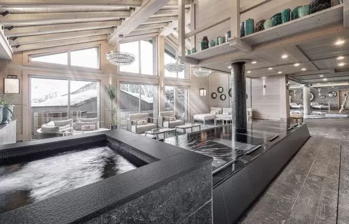 The jacuzzi at the Goji Spa, Le K2 Palace, Courchevel 1850
