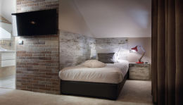 Deluxe quadruple room