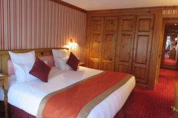 Triple King Bed Mountain View