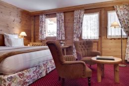 Deluxe Large King Bed Slope View