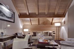 Lovely Suite King Bed Slopes View