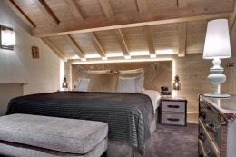 Lovely Suite King Bed Slopes View