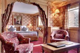 Suite King Bed Slope View