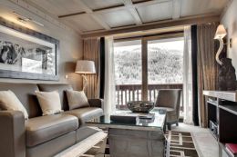 Small Apartment King Bed Mountain View