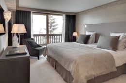 Small Apartment King Bed Mountain View