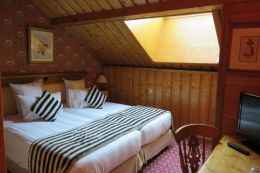 Lovely Apartment King Bed Slope View