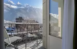 Sunny balcony with chairs and mountain view, Junior Suite with Balcony, Hotel Mont-Blanc Chamonix