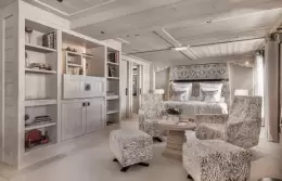 The lounge area in a Superior Room at Le K2 Altitude, Courchevel 1850