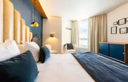 Double Room with slopes view, bed and built-in storage, Fahrenheit Seven Val Thorens