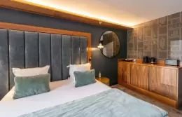 Second bedroom of the Family Room with twin beds at Fahrenheit Seven Courchevel