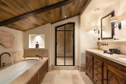One-bedroom private apartment with a mountain view