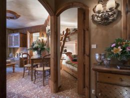 Living room in Suite