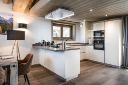 A32 - Apartment 3 bedrooms and 1 dormitory with window - 184 m²