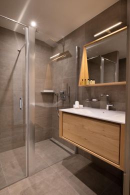 A32 - Apartment 3 bedrooms and 1 dormitory with window - 184 m²