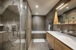A32 - Apartment 3 bedrooms and 1 dormitory with window - 184 m²
