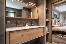 A32 - Apartment 3 bedrooms and 1 dormitory with window - 184 m²
