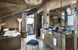 Deluxe Room 3 bathroom with a double vanity and a bathtub, Lys Martagon, Courchevel 1850