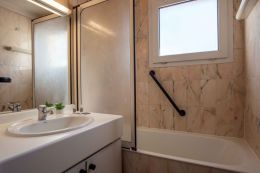 Studio with separate kitchen