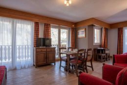 Studio with separate kitchen-cabin