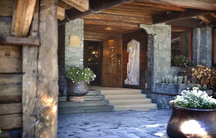 The stone entrance steps and wooden porch at Hotel Hermitage, Breuil-Cervinia