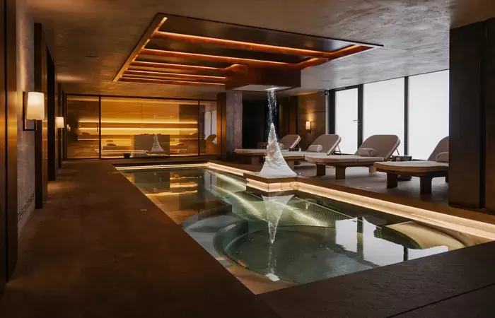 The indoor pool with its snow feature in the spa at No. 14 Verbier